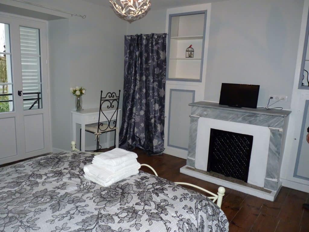 Garlin jacuzzi massage bien être chambre hôtes