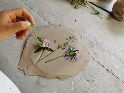 Atelier herbier suspension en argile, au musée gallo-romain