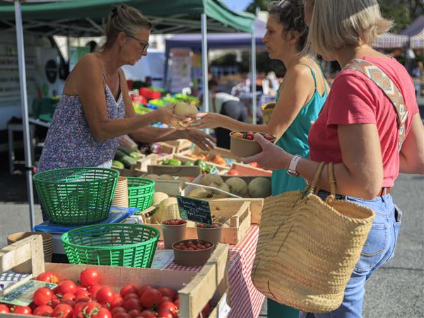 Pontacq marché et stand tourisme et loisirs coteaux Béarn Madiran 23 mai 2026