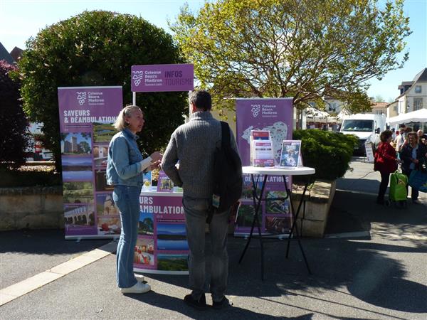 Morlaàs marché et stand tourisme et loisirs coteaux Béarn Madiran 29 mai 2026