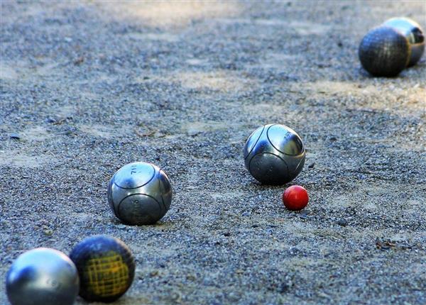 Concours de pétanque