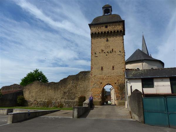 Pontacq Tèrra aventura tour et remparts