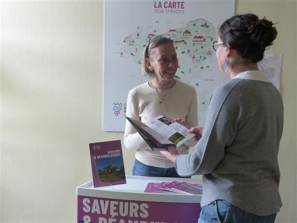 Le stand « tourisme & loisirs » en Coteaux Béarn Madiran s’invite au marché !
